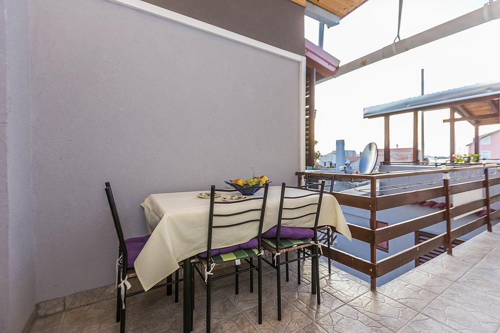 Apartments Draga Sukošan Стая снимка