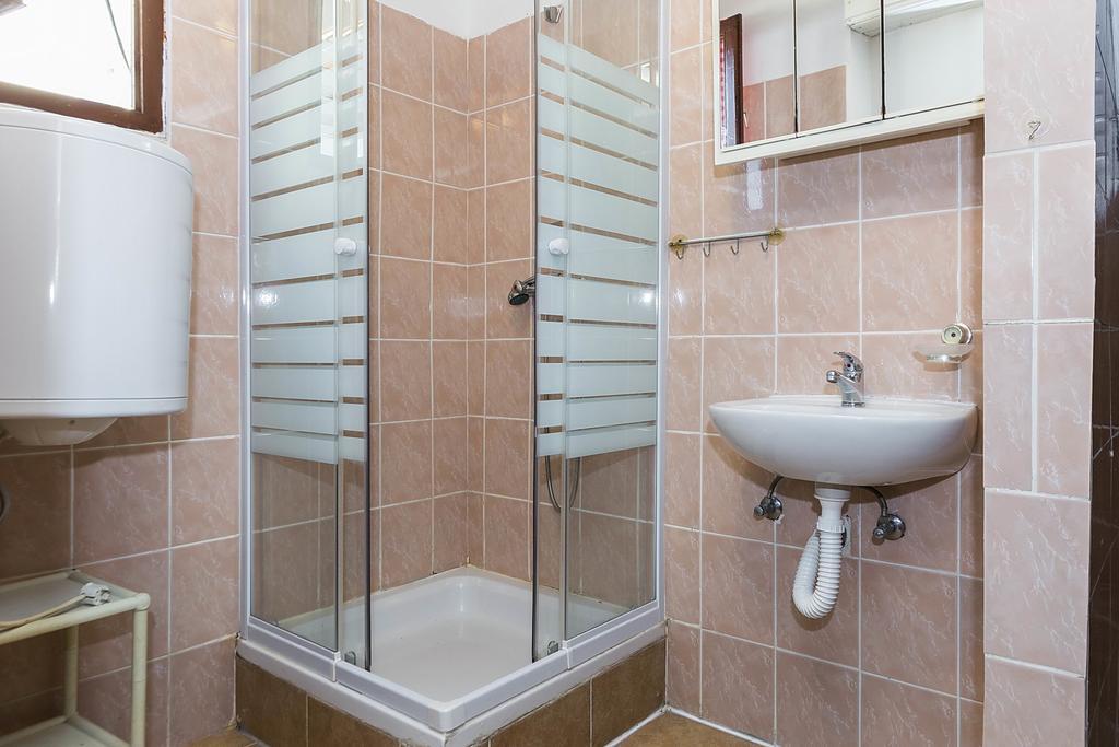 Apartments Draga Sukošan Стая снимка